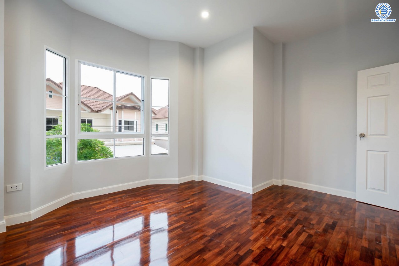 บ้านเดี่ยวมือสองนนทบุรี ม.นนทรีฟลอร่า ปิ่นเกล้า-ศาลายา เนื้อที่ 50.6 ตร.ว. ฟังก์ชัน 3 ห้องนอน 3 ห้องน้ำ 1 ห้องอเนกประสงค์ จอดรถได้ 2 คัน ส่วนกลางครบครัน ตอบโจทย์ทุกครอบครัว บนทำเลเดินทางสะดวก ใกล้เซ็นทรัลปิ่นเกล้า และจุดขึ้นทางด่วนศรีรัช